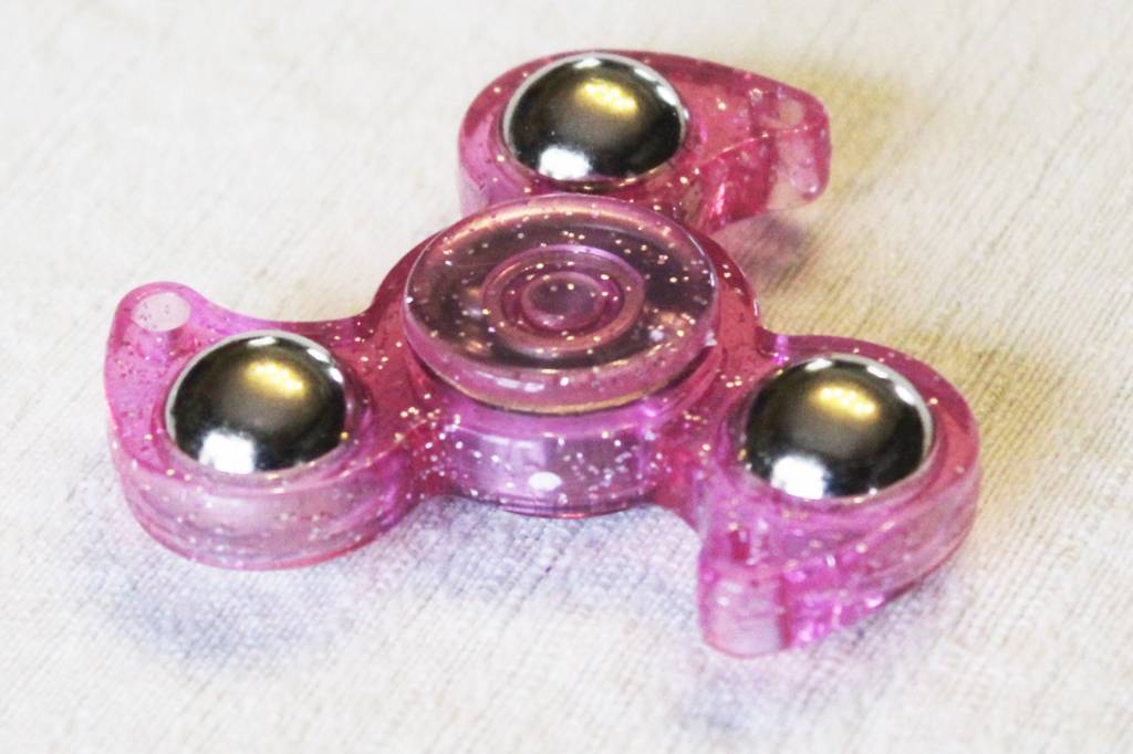 Hand spinner Glitter drietand Roos Hand spinner Glitter drietand Roos