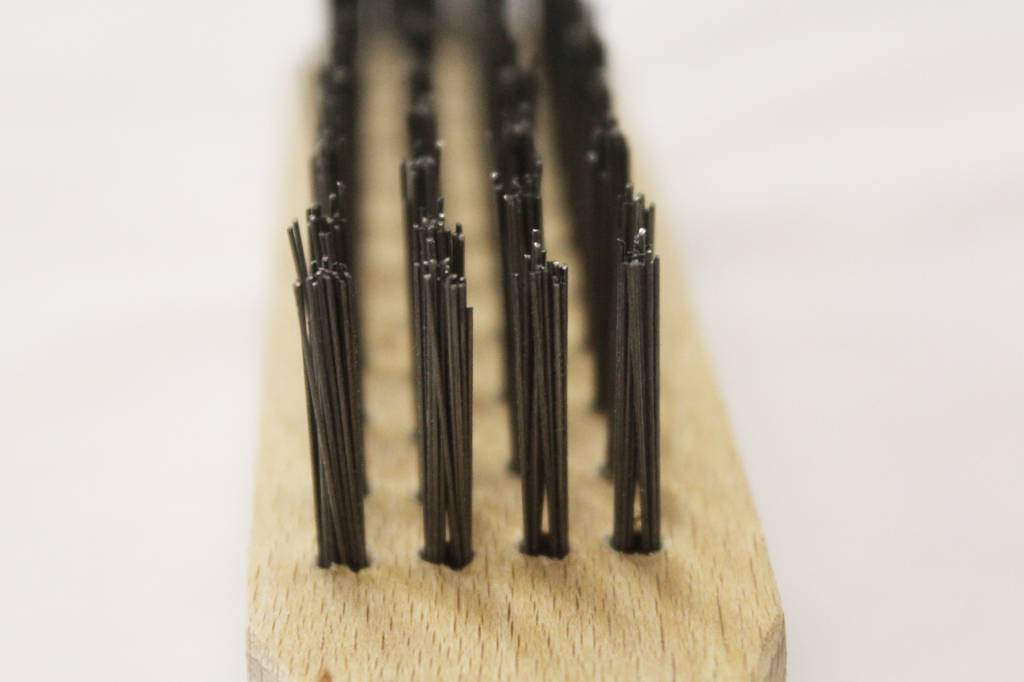 Handborstel metaaldraad met 4 rijen