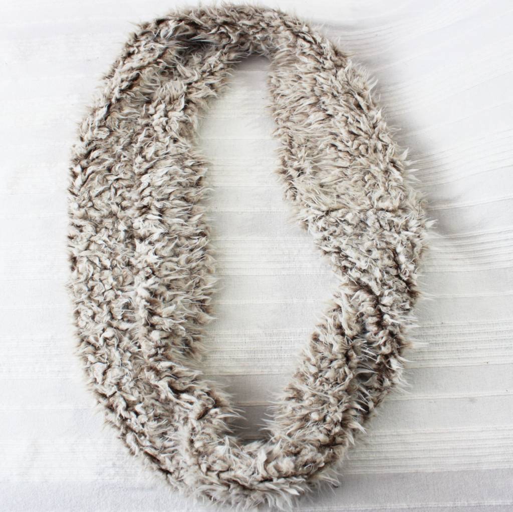 Colsjaal Imitatiebont 160 x 15 cm. Beige Colsjaal Imitatiebont 160 x 15 cm. Beige