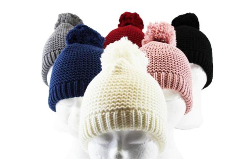 Dames Muts gebreid met Pompon Verschillende Kleuren Dames Muts gebreid met Pompon Verschillende Kleuren