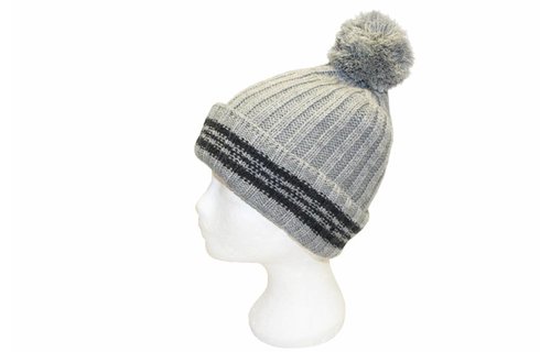 Pompon muts gebreid met boord lichtgrijs