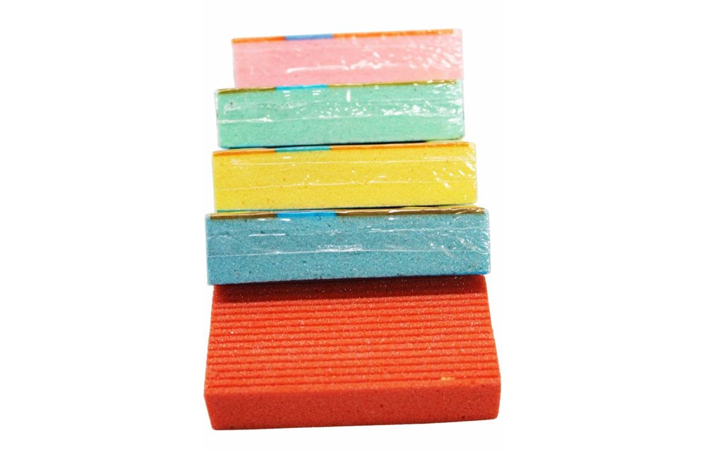 Puinsteen 10 x 5 x 2,5 cm. Puinsteen 10 x 5 x 2,5 cm.