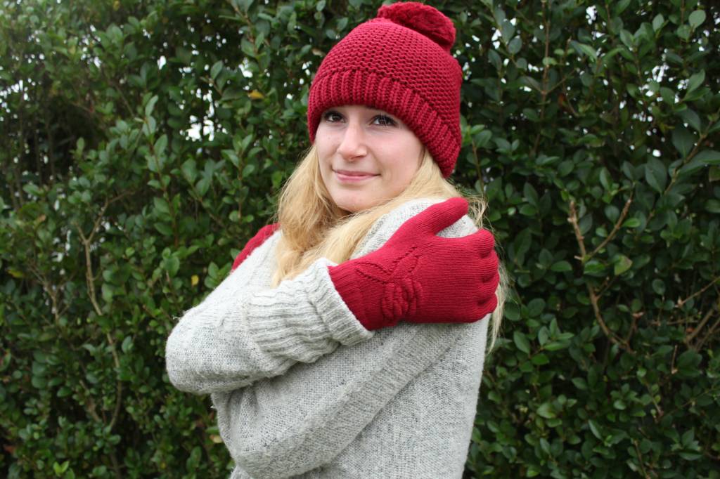 Dames Muts gebreid met Pompon Verschillende Kleuren Dames Muts gebreid met Pompon Verschillende Kleuren