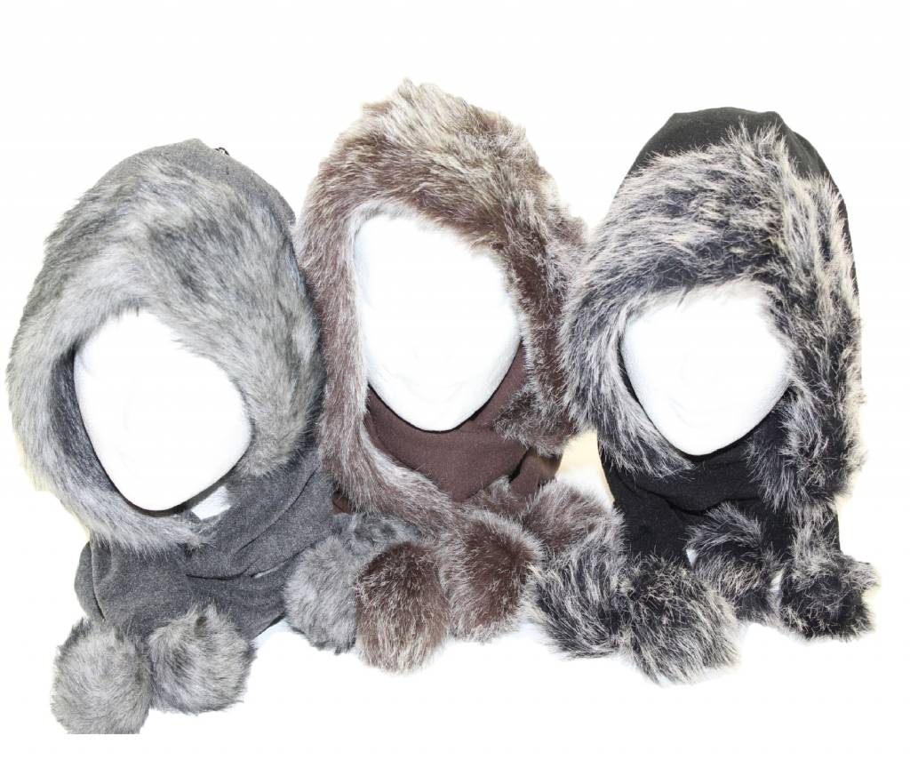 Sjaalmuts pels met pompons Sjaalmuts pels met pompons