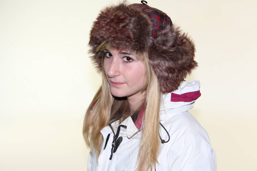 Muts Pels met oorflappen geruit