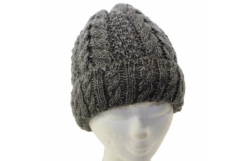 Muts dik gebreid met teddy voering. Muts dik gebreid met teddy voering.