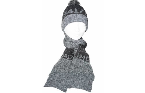 Pompon kindermuts  grijs  "Numbers"