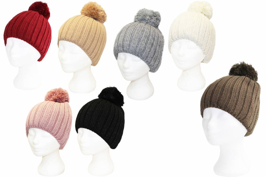 Gebreide Pomponmuts Lurex   verschillende kleuren Gebreide Pomponmuts Lurex   verschillende kleuren