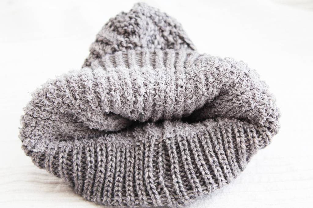 Gebreide Dames Muts  acrylic/wool