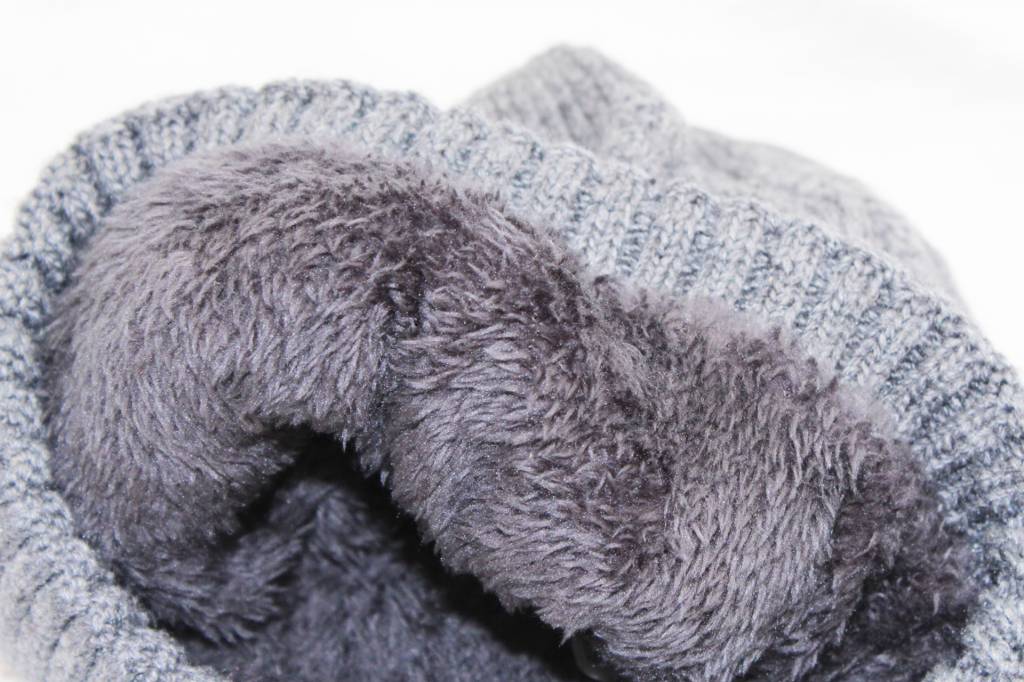 Gebreide Dames Muts met boord Gebreide Dames Muts met boord