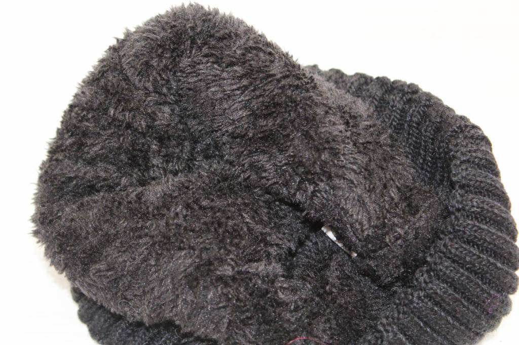 Gebreide Dames Muts met boord Gebreide Dames Muts met boord