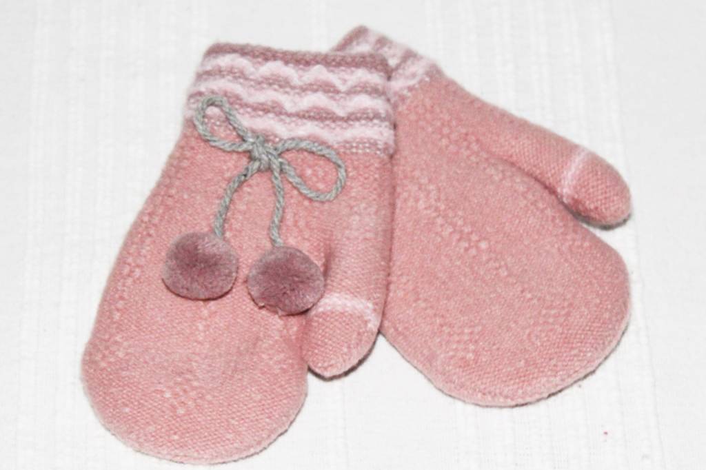 Kinderwantjes met pompons Kinderwantjes met pompons