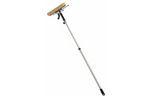 Raamwasser met spons en aftrekker telescoopsteel