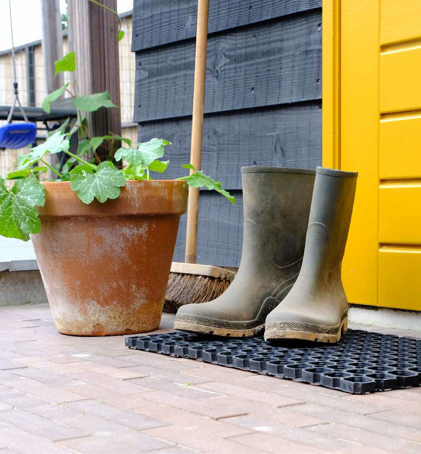 Rubber deurmat Domino 40 x 60 cm. dikte 23 mm. Rubber deurmat Domino 40 x 60 cm. dikte 23 mm.