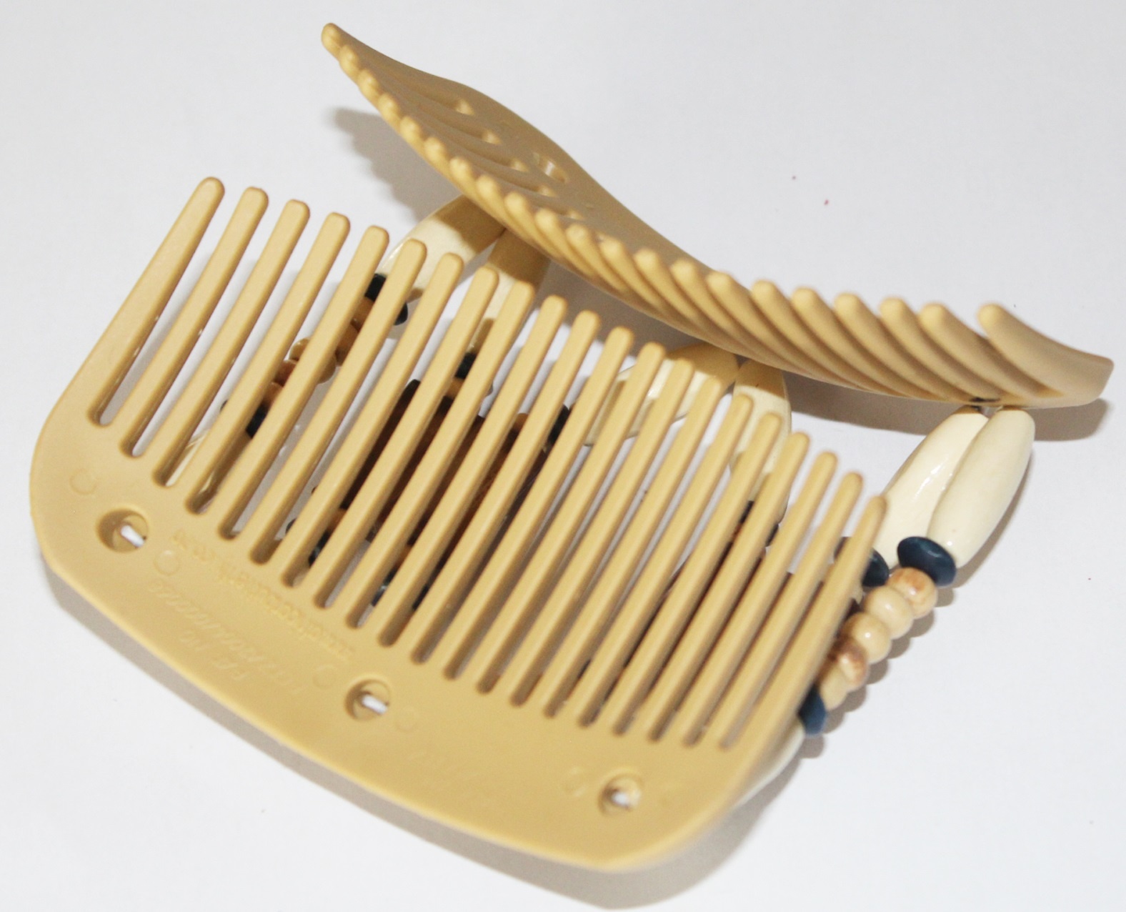 African Butterfly Hair Clips   -  Beige / ecru-brown parels African Butterfly Hair Clips   -  Beige / ecru-brown parels