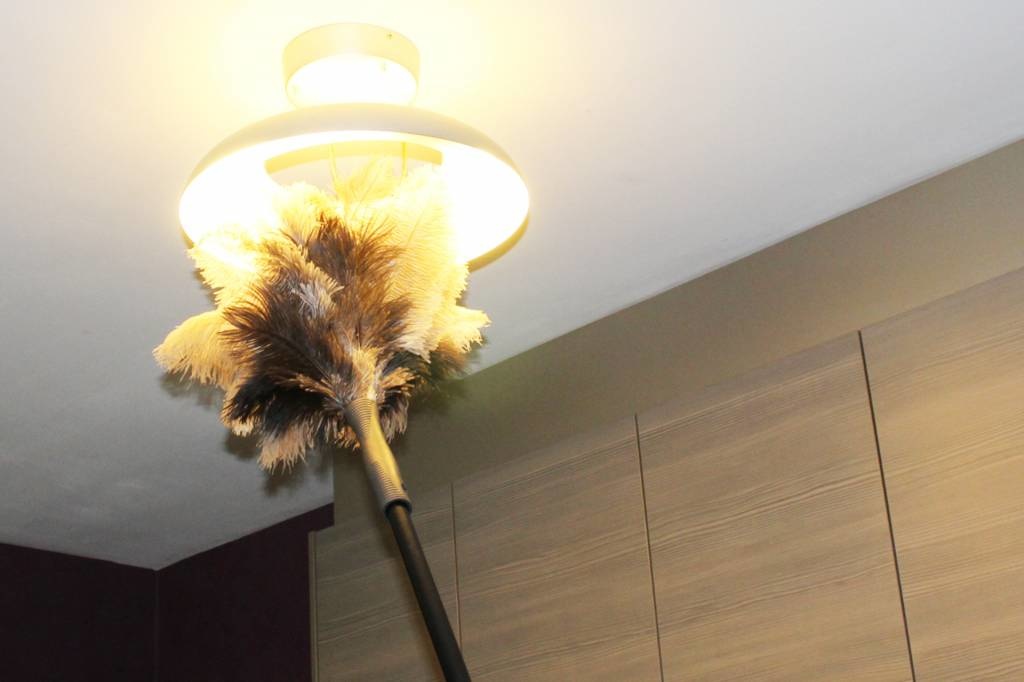 Struisvogel Plumeau 5 kransen - Pvc Handvat Struisvogel Plumeau 5 kransen - Pvc Handvat