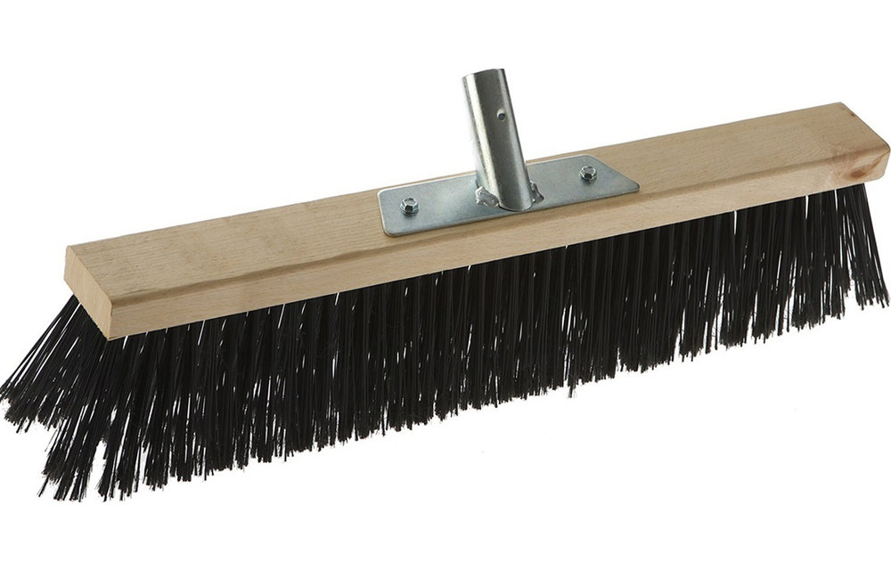 Straatbezem hout 60 cm met steelhouder Straatbezem hout 60 cm met steelhouder