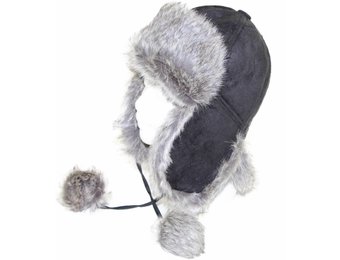 Muts Pels met oorflappen Pompons