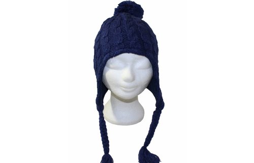 Gebreide pompon muts met vlechten blauw
