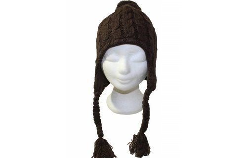 Gebreide pompon muts met vlechten bruin