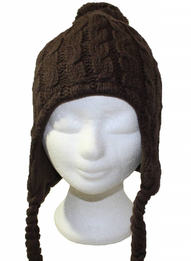 Gebreide pompon muts met vlechten bruin