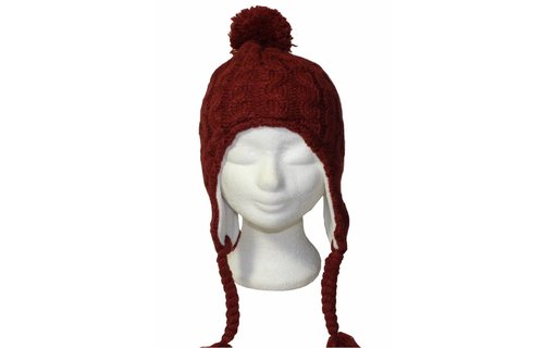 Gebreide pompon muts met vlechten roest oker Gebreide pompon muts met vlechten roest oker