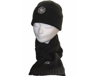 Kindermuts met bijpassende sjaal