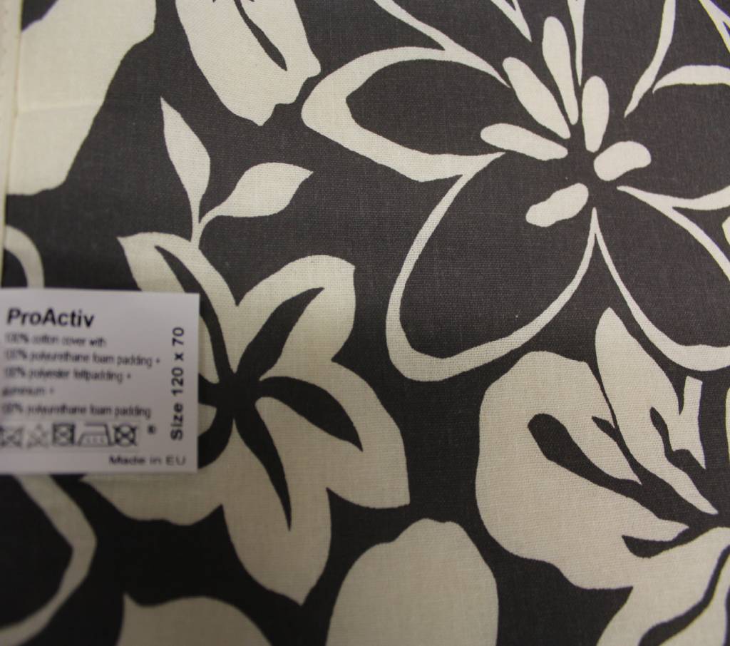 Strijkdeken ProActiv grijs / witte bloemmotief 120 X 70 cm.