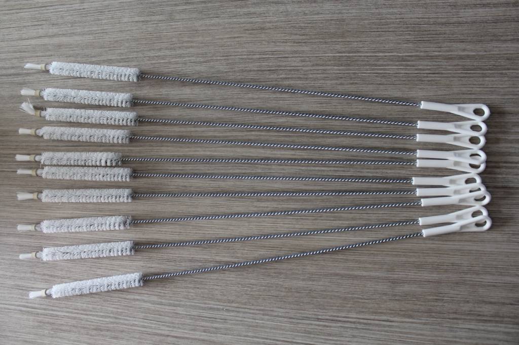 Flesborstel nylon ∅ 2 cm. extra lang 60 cm. Flesborstel nylon ∅ 2 cm. extra lang 60 cm.