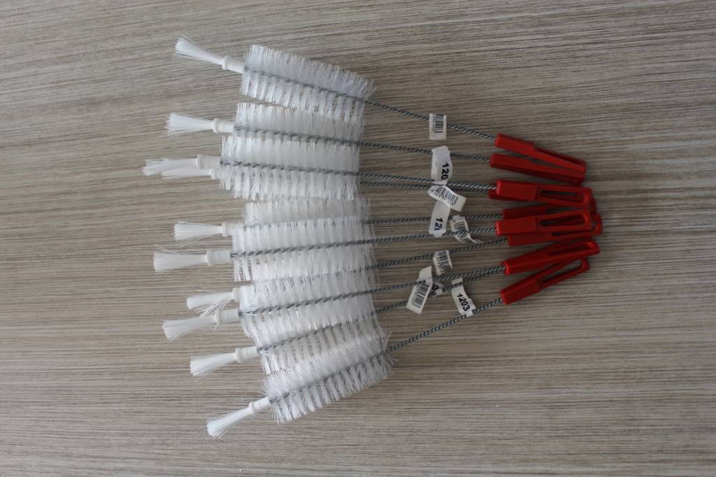 Flessenborstel nylon 1/4 liter ∅ 40 mm. / 26 cm. lang Flessenborstel nylon 1/4 liter ∅ 40 mm. / 26 cm. lang