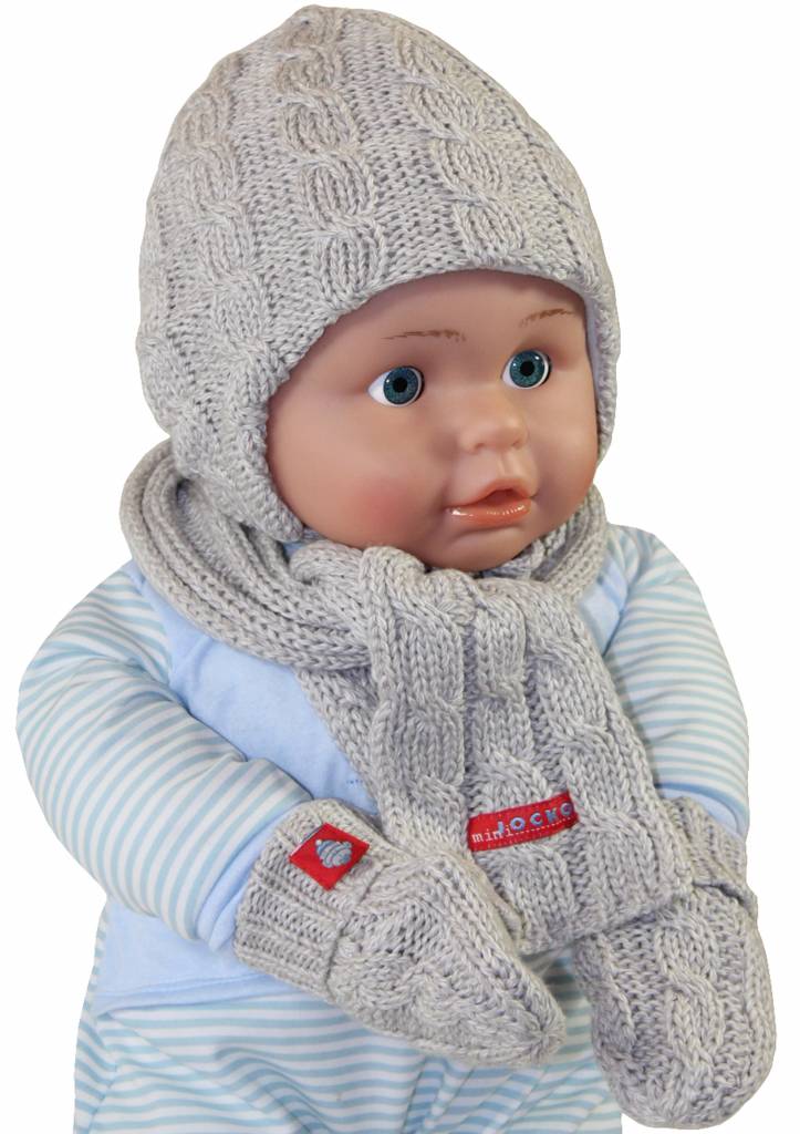 Babymuts , sjaal en wantjes gebreid grijs