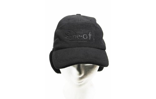 Kinder pet fleece met oorflappen "One off" Zwart