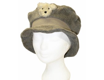 Kinderhoedje met beertje