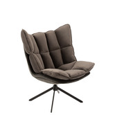 Cosy lounge - Sessel - grau - kariertes Kissen - schwarzer Metallspinnenfuß