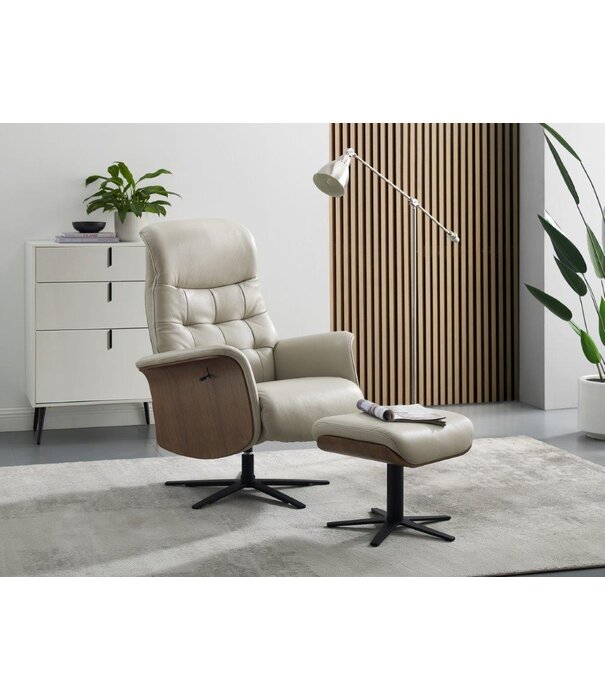 Duverger® Dreamline James relaxfauteuil in zilverkleurig kwaliteitsleder en afgewerkt met een houten schelp aan de zijkant. Manueel verstelbare rugleuning en hoofdsteun, aparte voetenbank