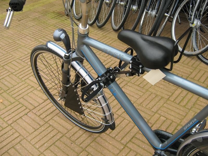 Zadel op Stang voor een Herenfiets met oversized frame (Buiszadel)