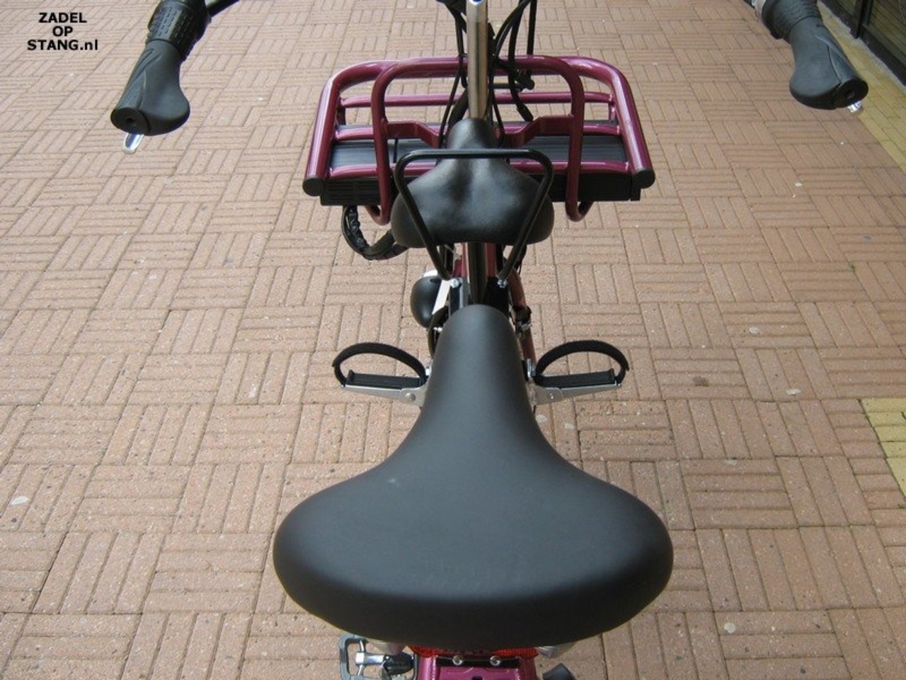 Zadel op Stang Buiszadel voor een Damesfiets met dubbel frame Zadel op Stang Buiszadel voor een Damesfiets met dubbel frame