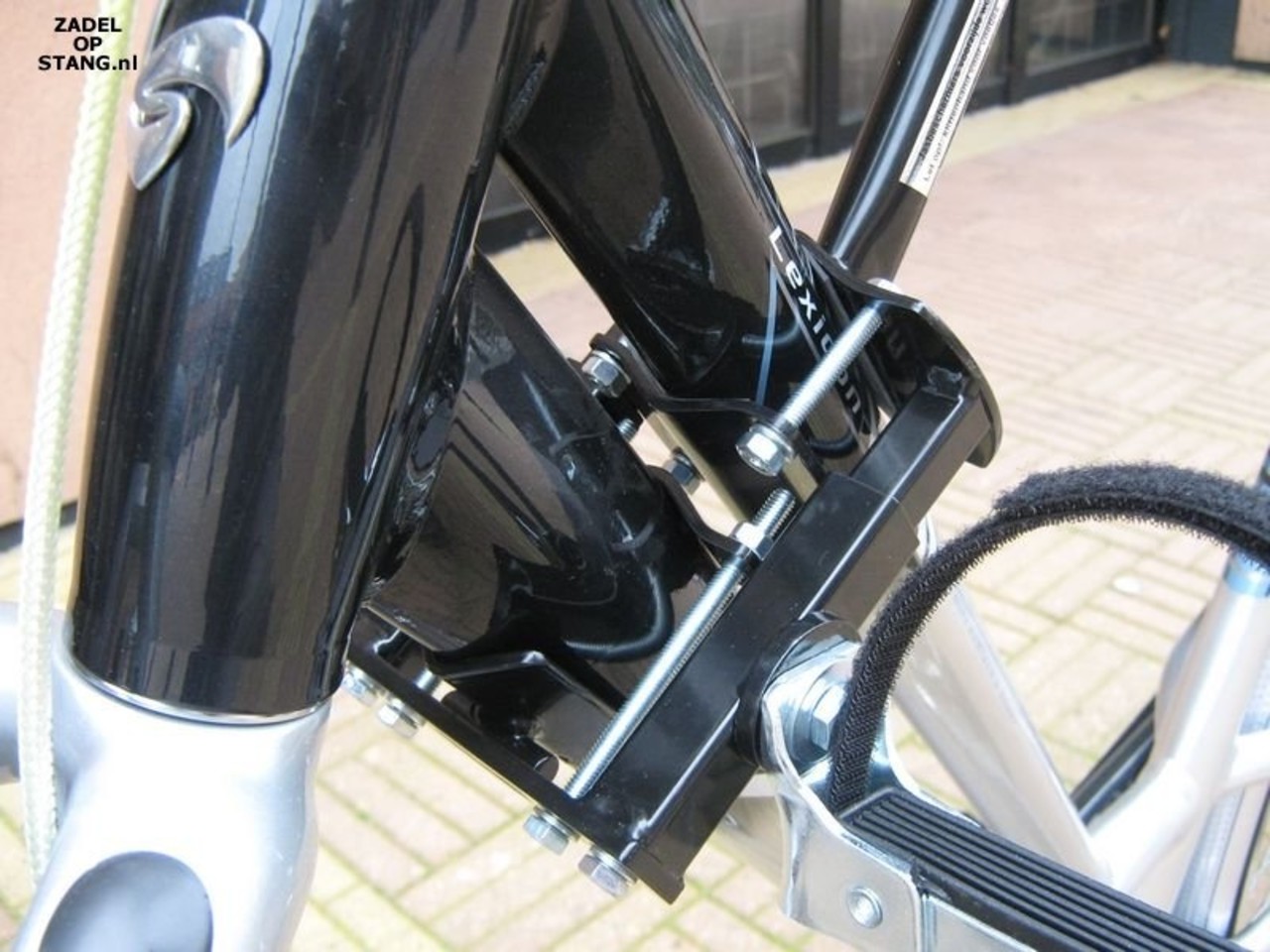 Dierbare evolutie schrobben Zadel op Stang voor een Damesfiets met aluminium dubbel frame (Buiszadel) -  Fiets-stoeltje.nl