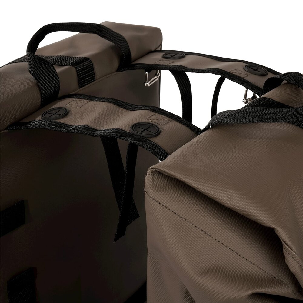 URBAN PROOF double cargo bag 38L recycled bruin URBAN PROOF double cargo bag 38L recycled bruin