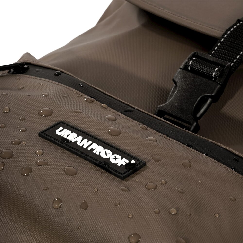 URBAN PROOF double cargo bag 38L recycled bruin URBAN PROOF double cargo bag 38L recycled bruin