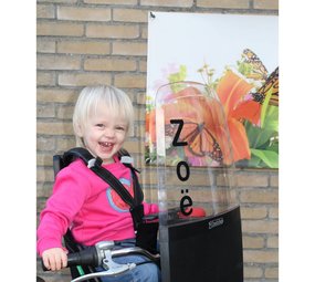 Fiets-Stoeltje.nl De naam van uw kind op een Windscherm Fiets-Stoeltje.nl De naam van uw kind op een Windscherm