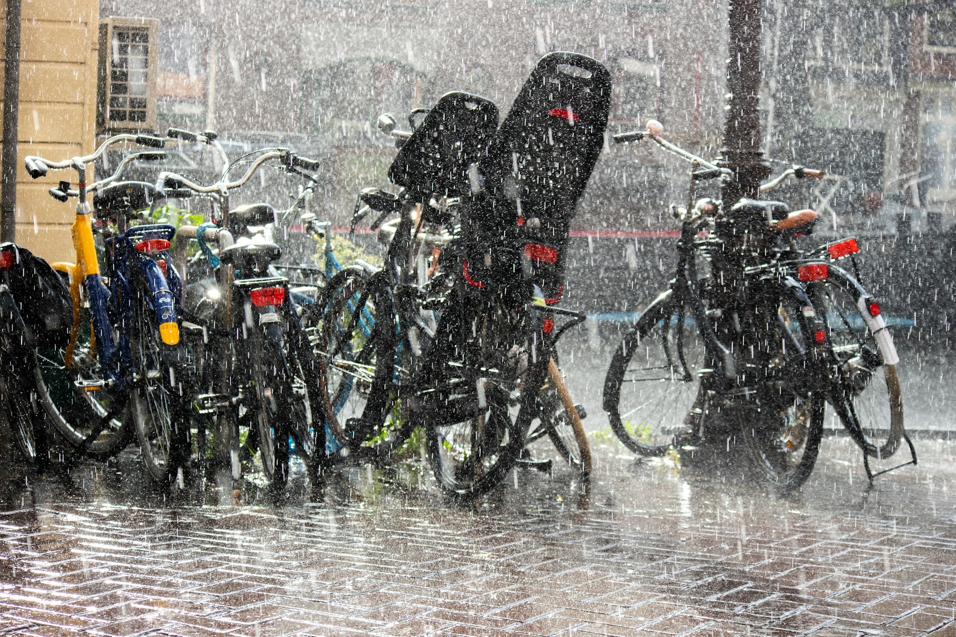 Fietsen in de regen met je kind: dit heb je nodig Fietsen in de regen met je kind: dit heb je nodig