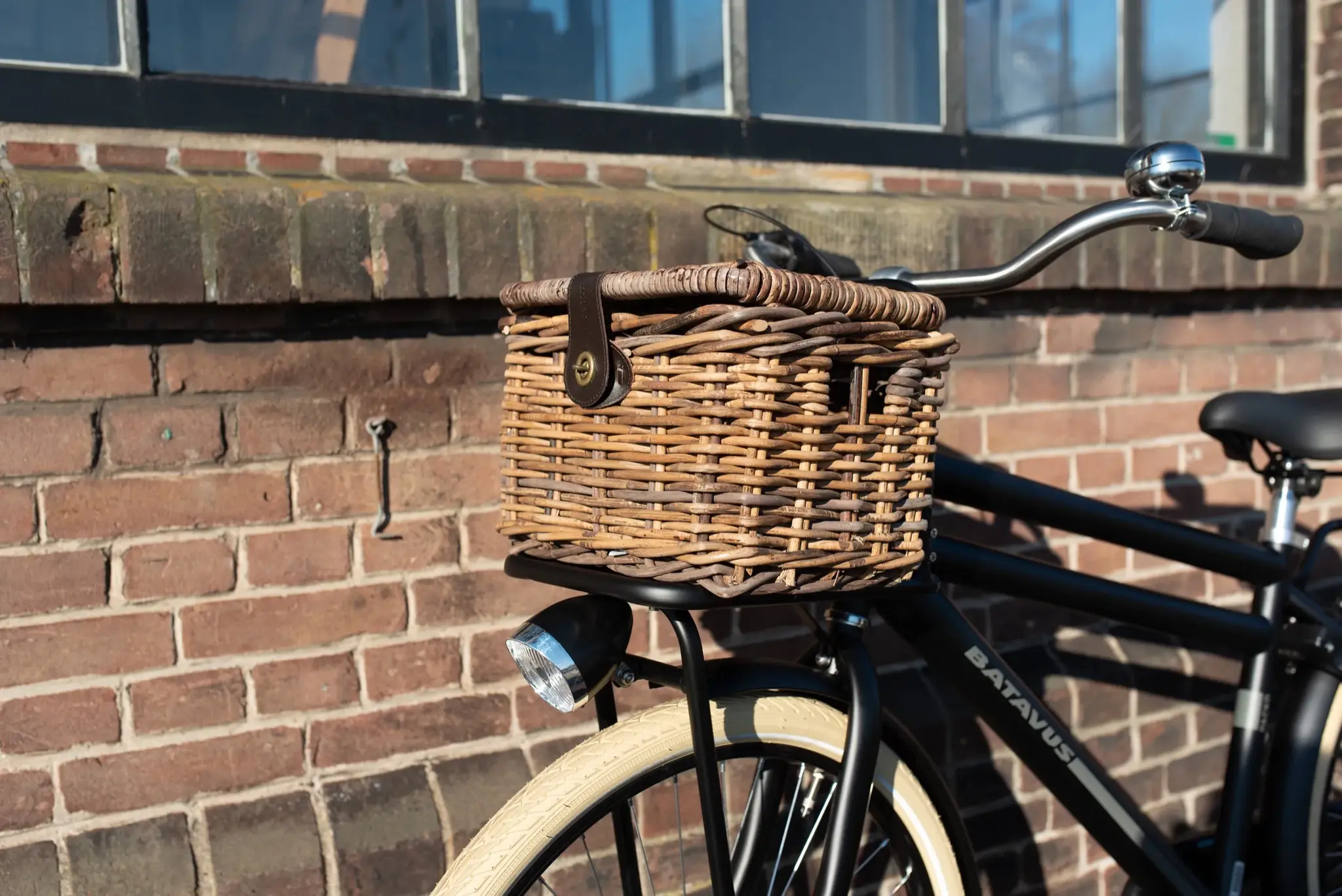 Rotan Fietsmand Junior Met Klep Bruin