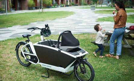 Baby mee in een Maxi Cosi op de fiets? Vanaf welke leeftijd mag dit?