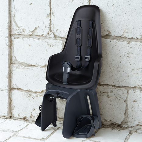 Bobike Maxi One Urban Black drager bev Achterstoeltje