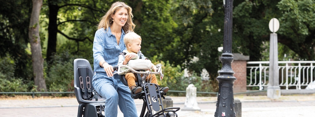 Fietsstoeltje op een transportfiets in combinatie met een fietskrat of mand, wat is er mogelijk? Fietsstoeltje op een transportfiets in combinatie met een fietskrat of mand, wat is er mogelijk?