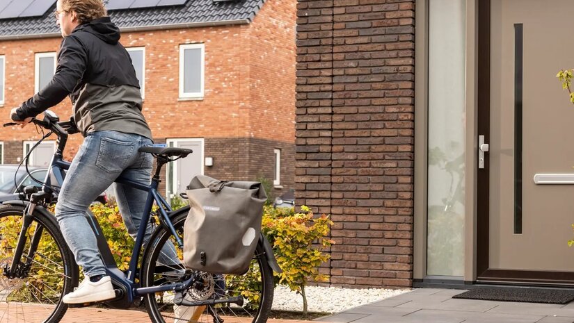 Een enkele fietstas combineren met een fietsstoeltje: dit is de oplossing