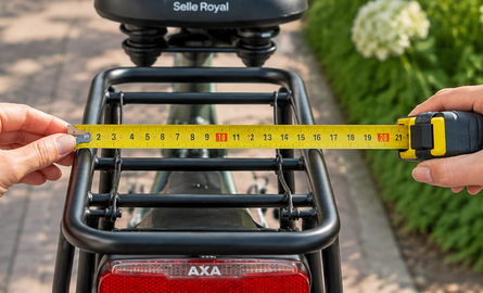 Hoe meet je de breedte van je bagagedrager voor een fietsstoeltje of rugleuning?