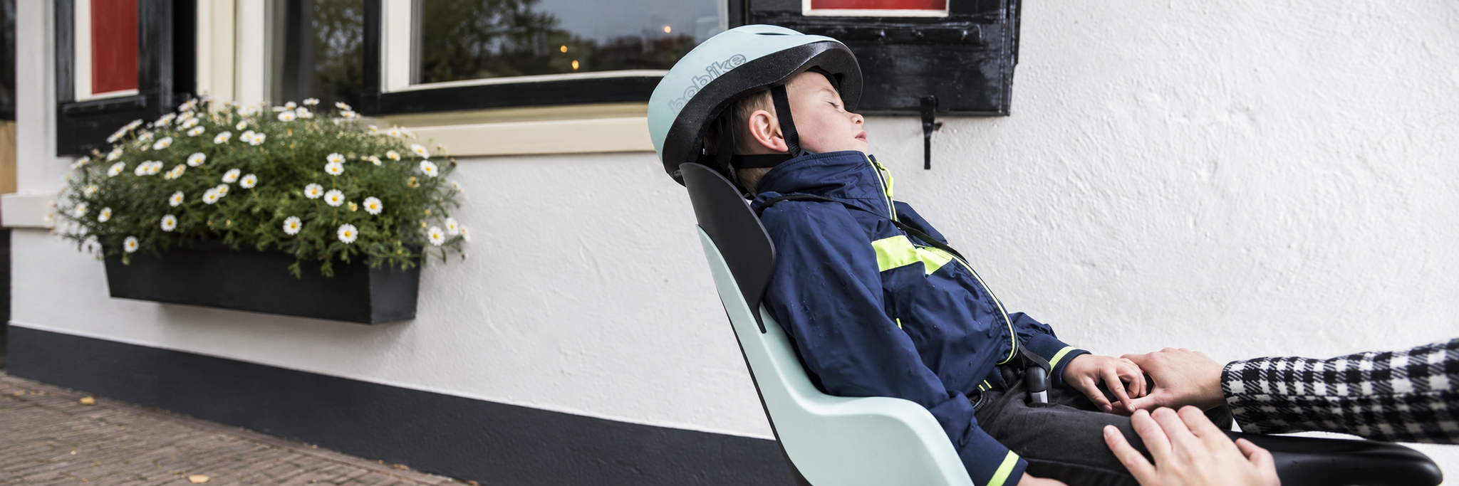Mijn kind valt in slaap in het fietsstoeltje: wat is een goede oplossing?