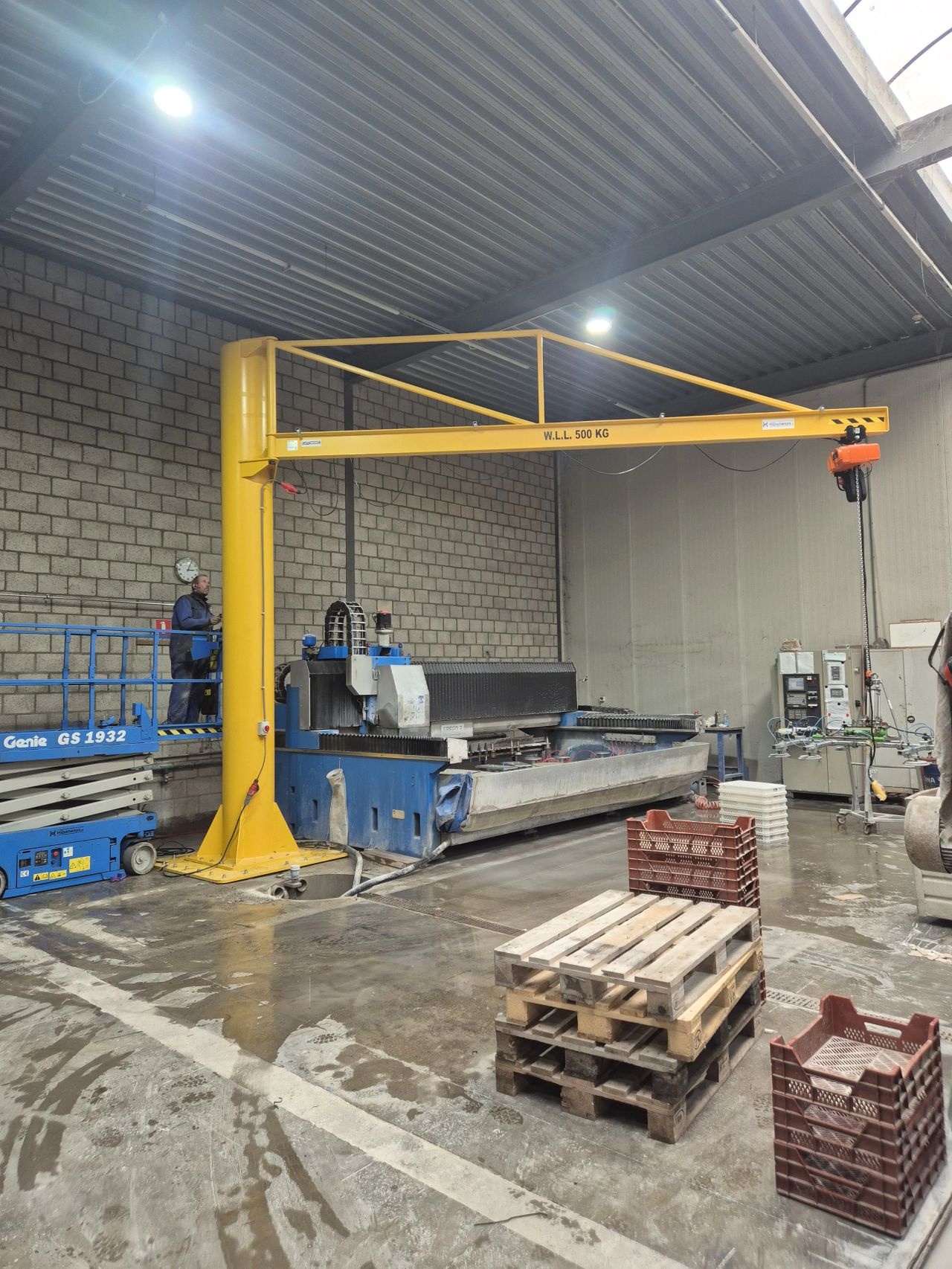 Groene Liftsmart kolomzwenkkraan bij De Oostvaardersplassen